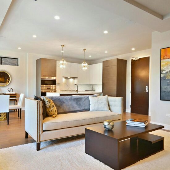 Melrose By The Lake offers high-end luxury apartments in East Lakeview, Chicago. Choose from two-bedroom apartments for rent in Chicago, with options available in East Lakeview. Experience the best-location apartments in Chicago, with the best-valued housing in Edgewater nearby.